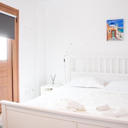 Cozy Budget Apartments In The Heart Of Fira Bagian luar foto
