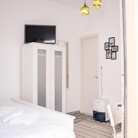 Cozy Budget Apartments In The Heart Of Fira Bagian luar foto