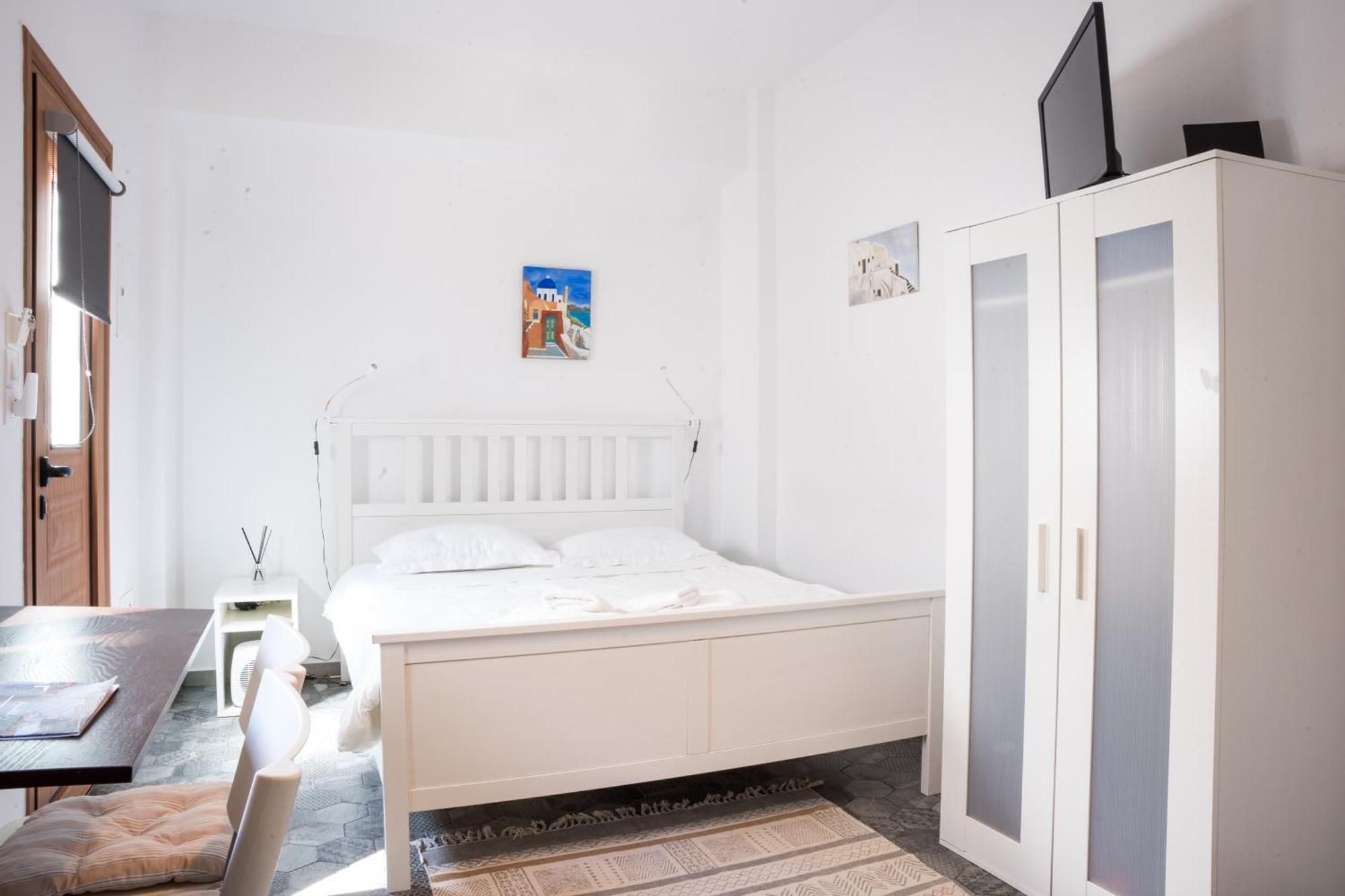 Cozy Budget Apartments In The Heart Of Fira Bagian luar foto
