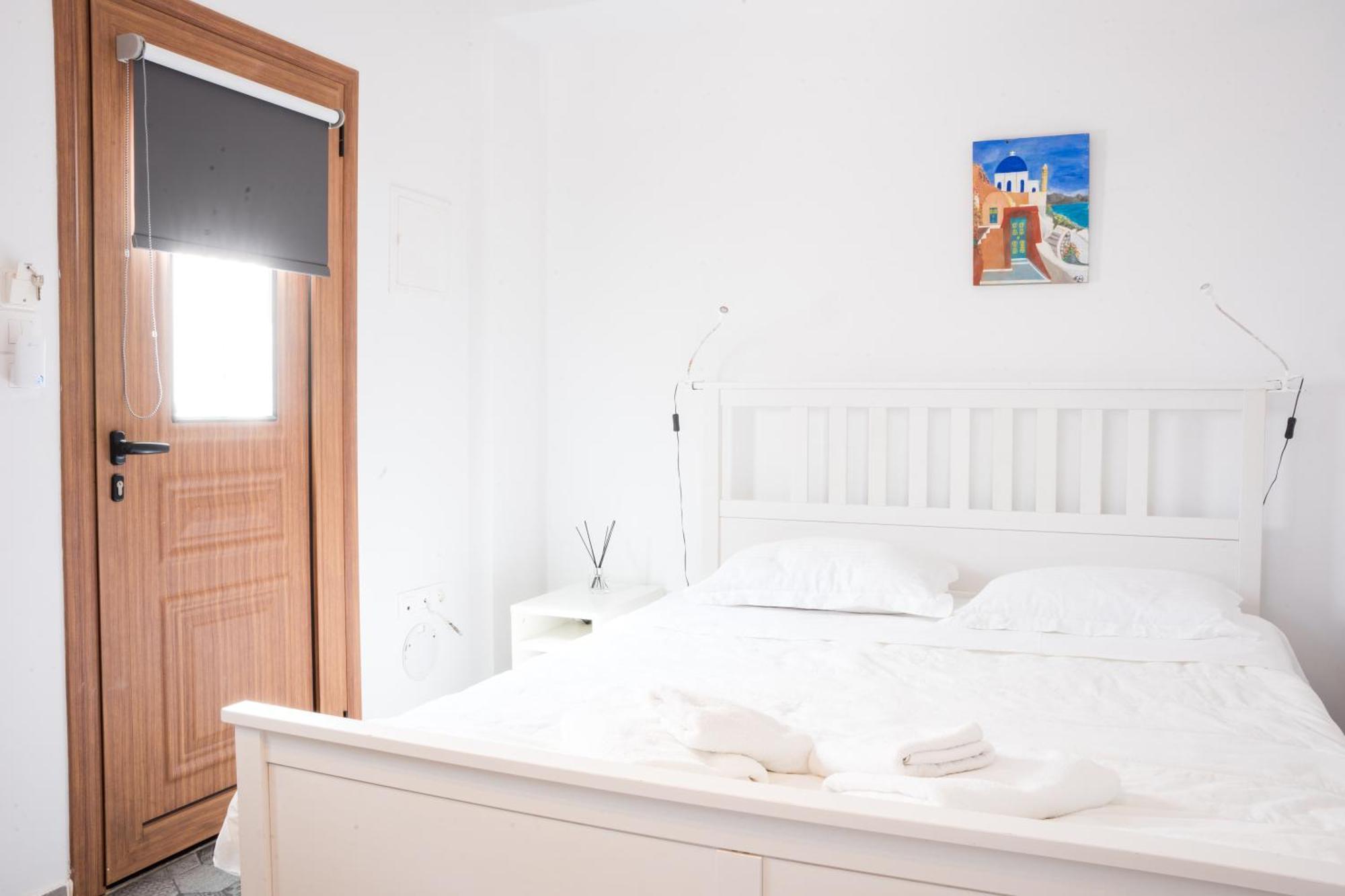 Cozy Budget Apartments In The Heart Of Fira Bagian luar foto