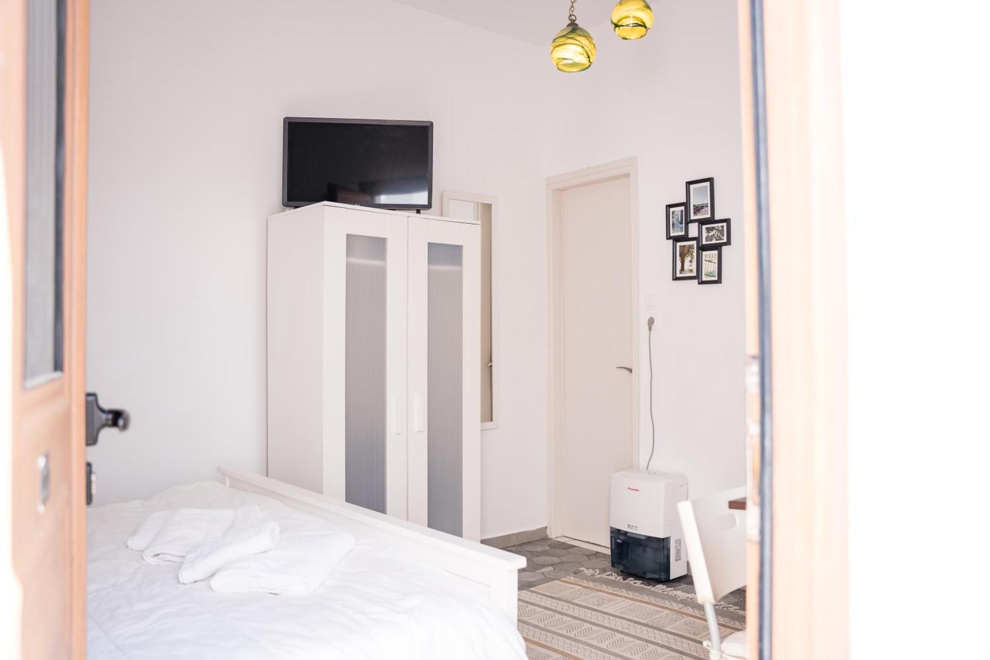 Cozy Budget Apartments In The Heart Of Fira Bagian luar foto