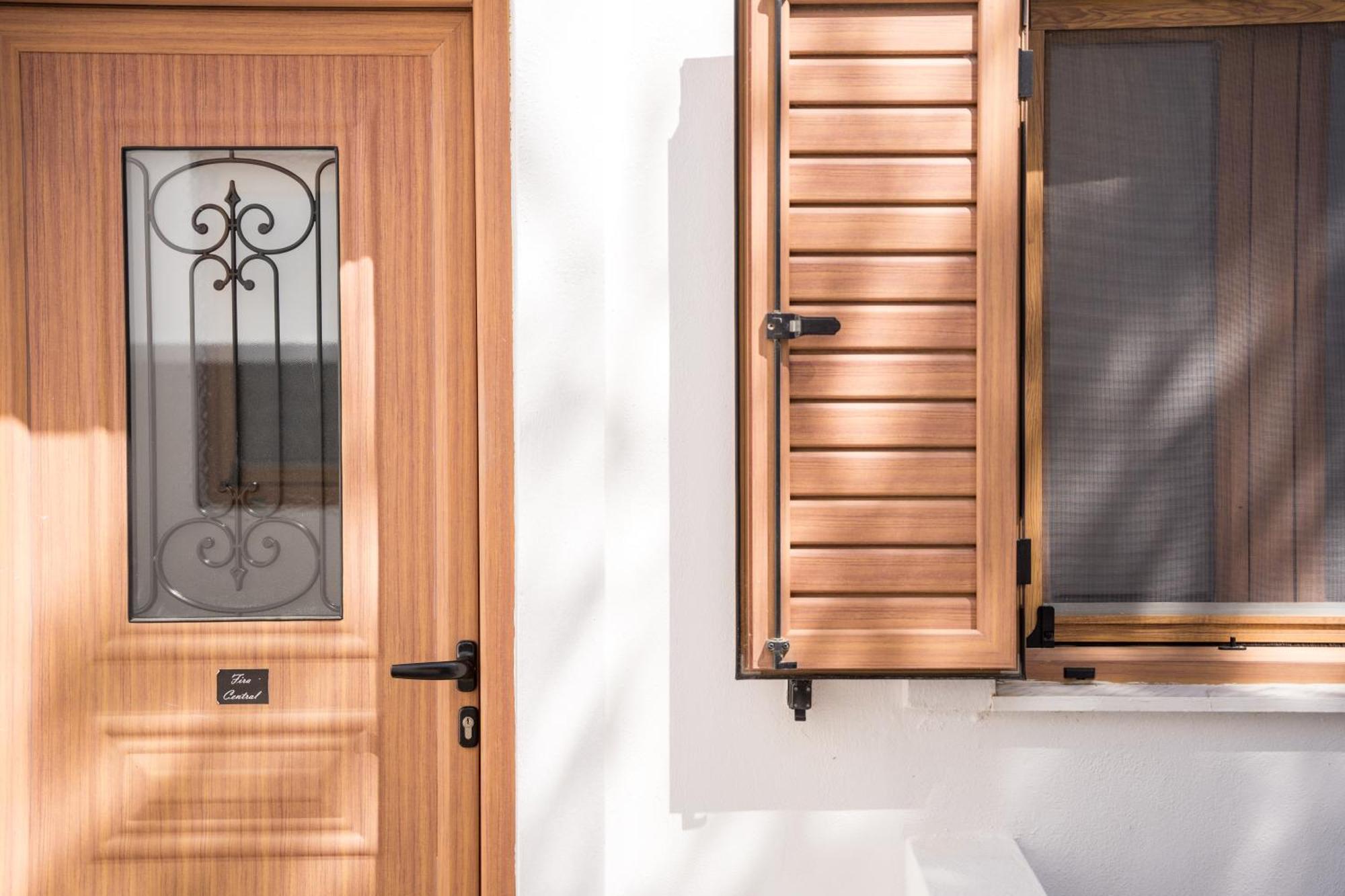 Cozy Budget Apartments In The Heart Of Fira Bagian luar foto